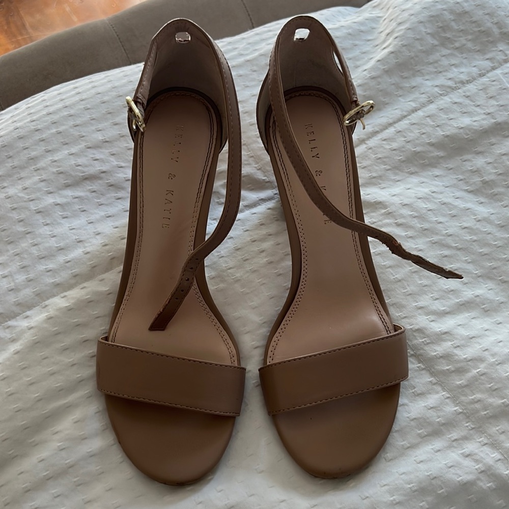 Kelly & Katie nude heels